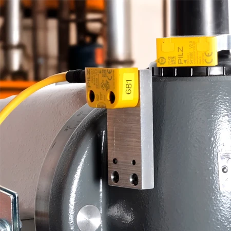 Patentierte elektronische Überwachung der Abdeckkappe mit Futterschutzhaube an Deckel FP Fräsmaschine in Nahaufnahme